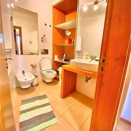 Charming Flat In Chiado-lisbon * Lisboa